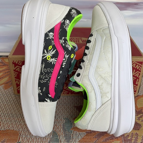 Vans Men’s Old Skool Over
Singles Day Multi/True Wh
VN0A7Q5E6GL
Sneaker Platform - Picture 12 of 16